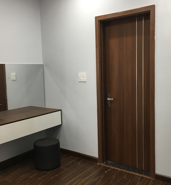 Cửa nhựa chất liệu Composite vô cùng sang trọng và đẹp mắt, có thể lắp đặt tại các văn phòng, tòa nhà lớn