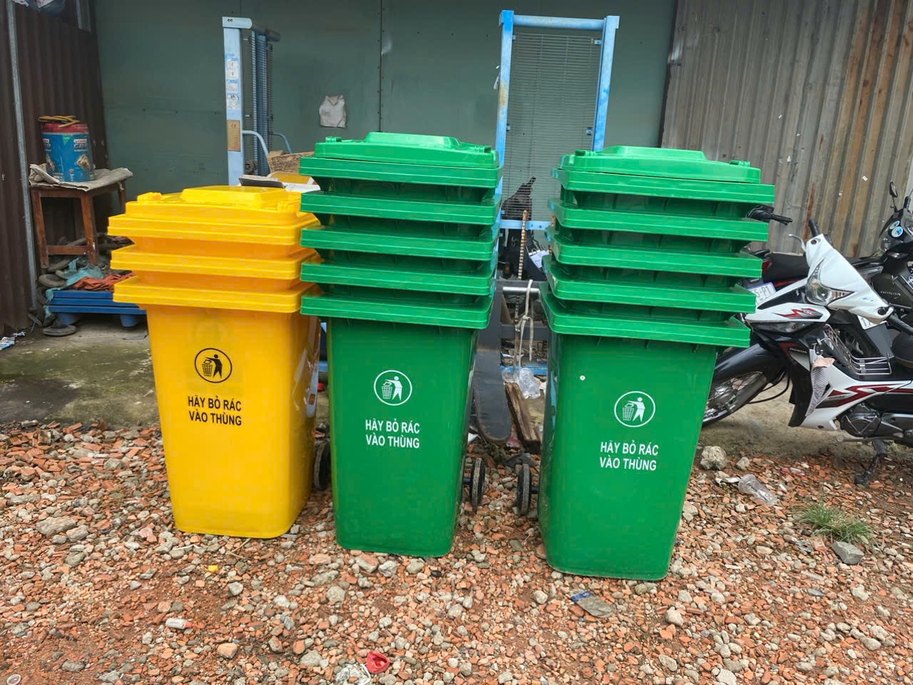 Thùng rác nhựa 240L thiết kế đẹp